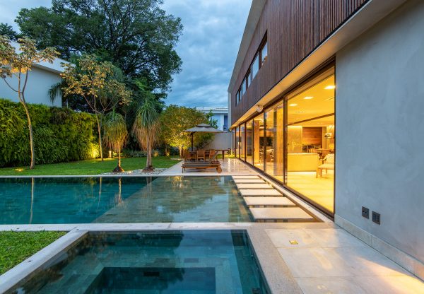 Luxury House With Green Spaces, Designed To Host House Guests