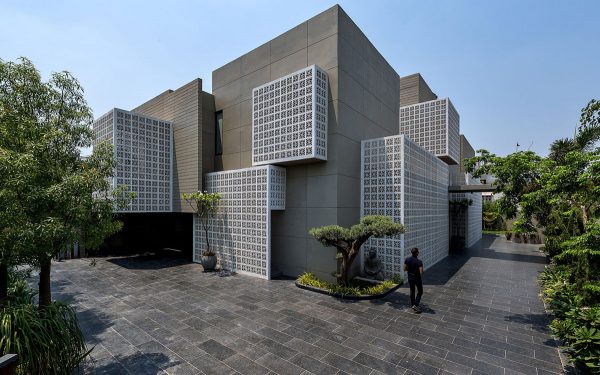 The Lucknow Project ? A Modern Mansion In Disguise