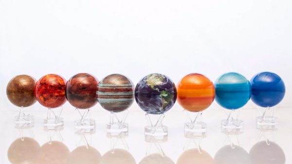 Product Of The Week: Awesome Globes That Rotate By Themselves