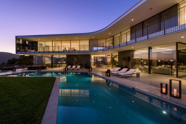 Incredible LA Mansion With Views Of The Ocean And Downtown