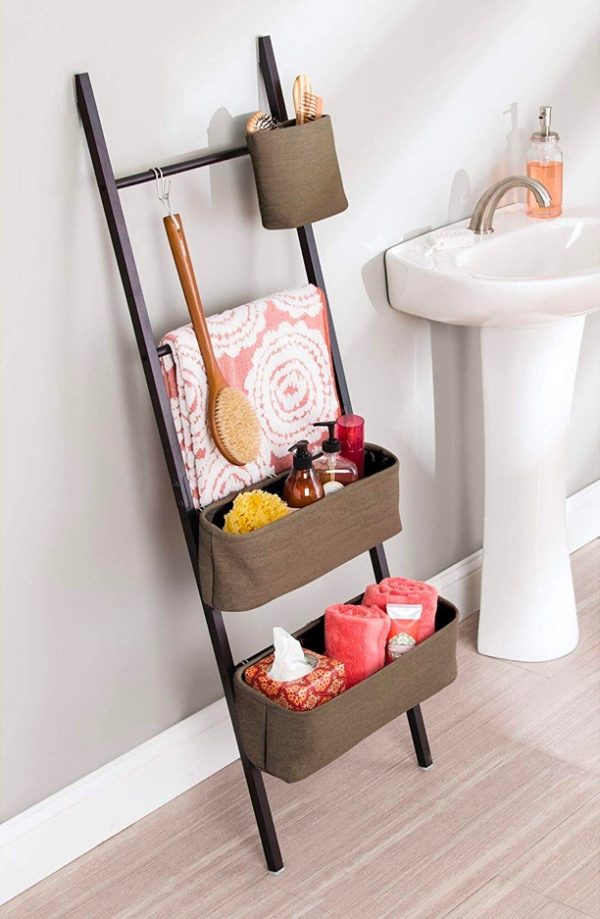Featured image of post Bathroom Ladder Shelf With Baskets : This beautiful wood leaning ladder shelf designed to fit over the toilet is perfect for adding storage without having to drill holes in the wall.