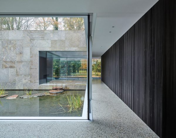 Stone and Glass House Design Blended With Stunning Natural Surroundings