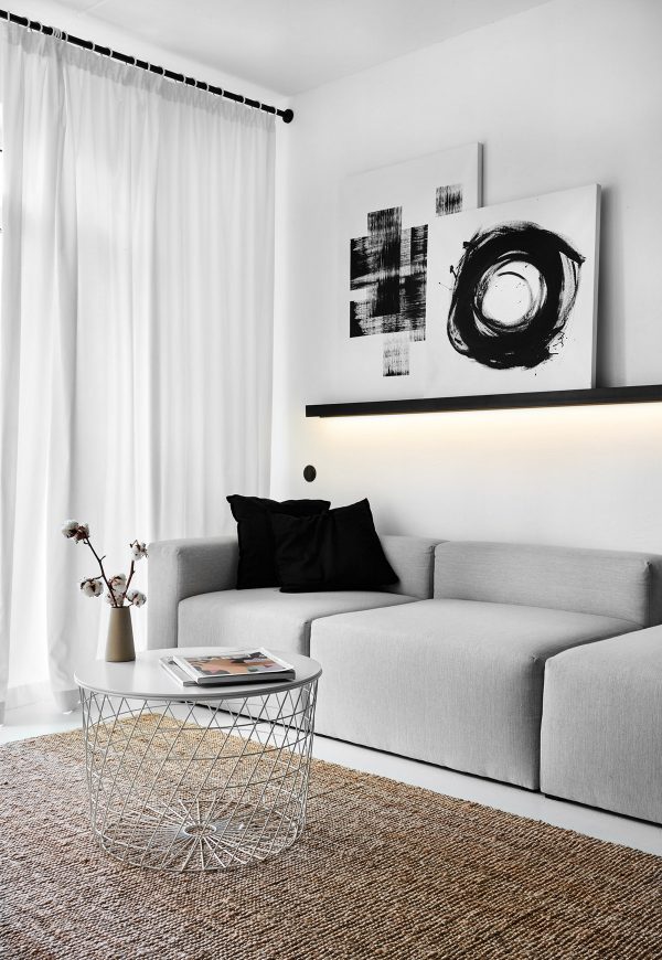 Small Apartments Under 40sqm In Sharp Black, White & Wood Decor (With Floor Plans)