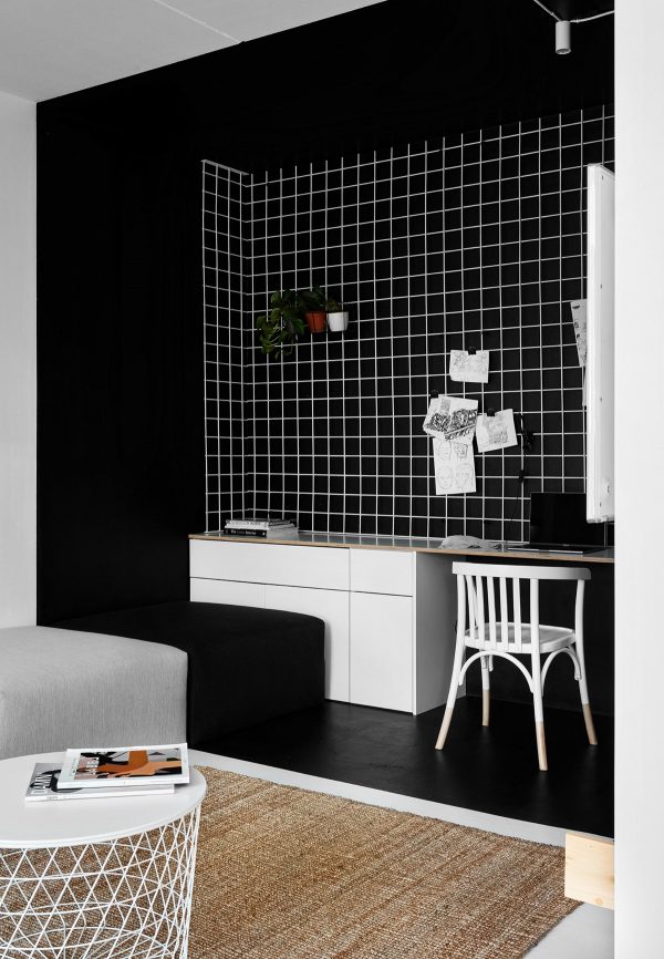 Small Apartments Under 40sqm In Sharp Black, White & Wood Decor (With Floor Plans)