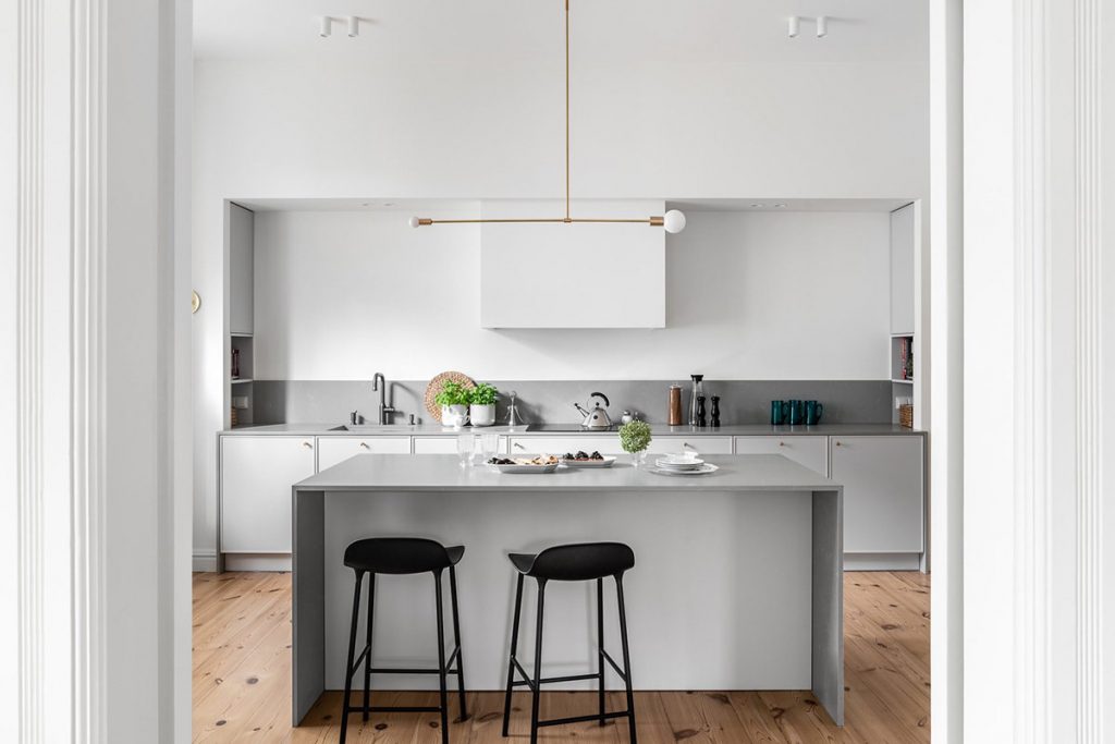 grey and white kitchen | Interior Design Ideas