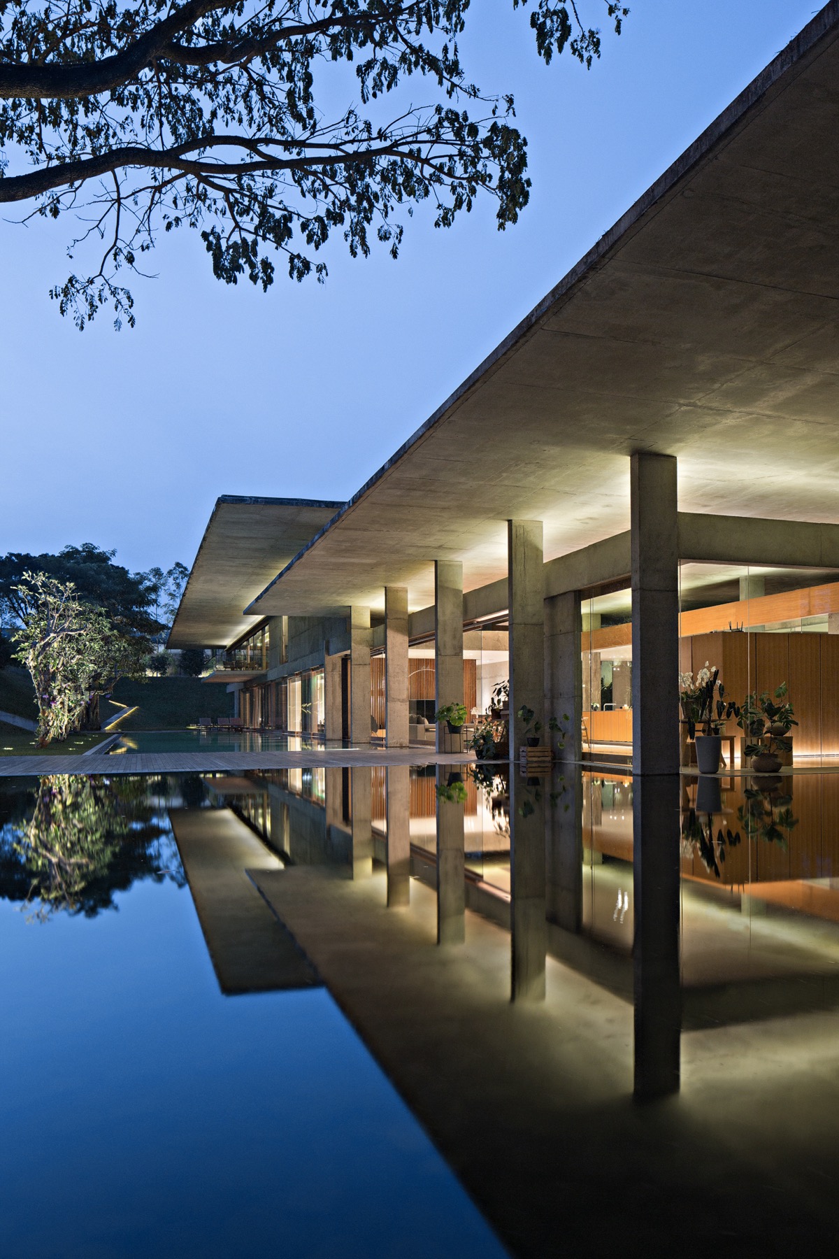 Huge Property In Indonesia Risen From Raw Concrete Architecture