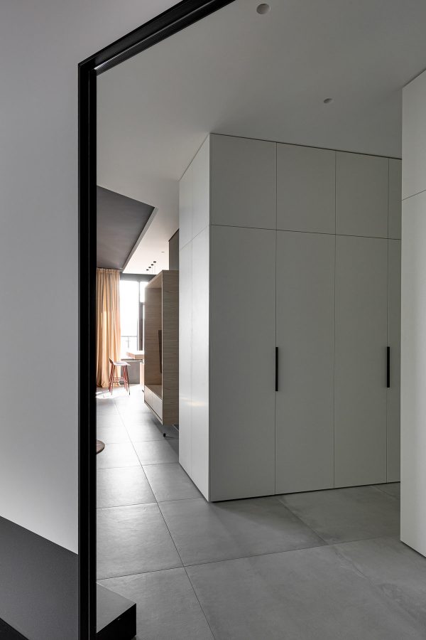 Suave 60 Sqm Home Designs With Black, Grey & Tonal Brown Decor