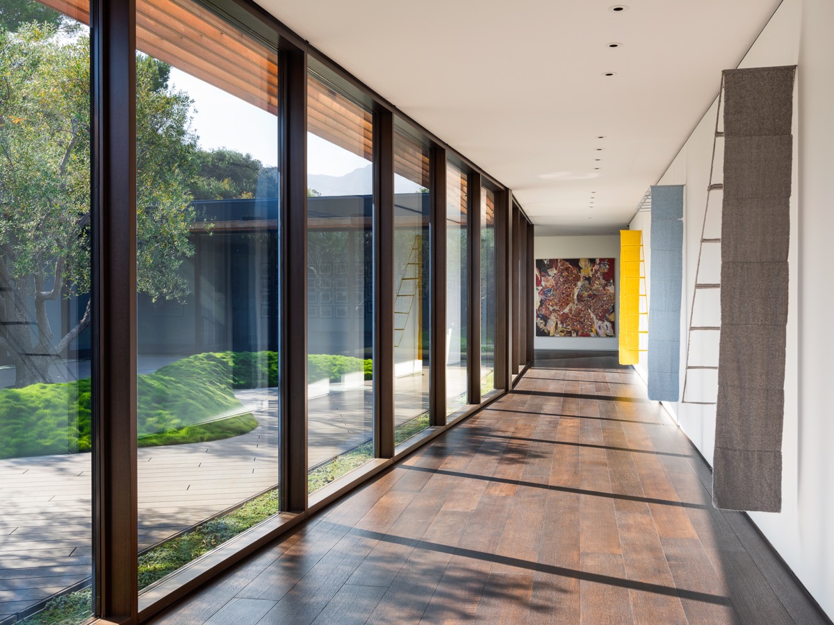 glass-wall-hallway.jpg (1200×900)