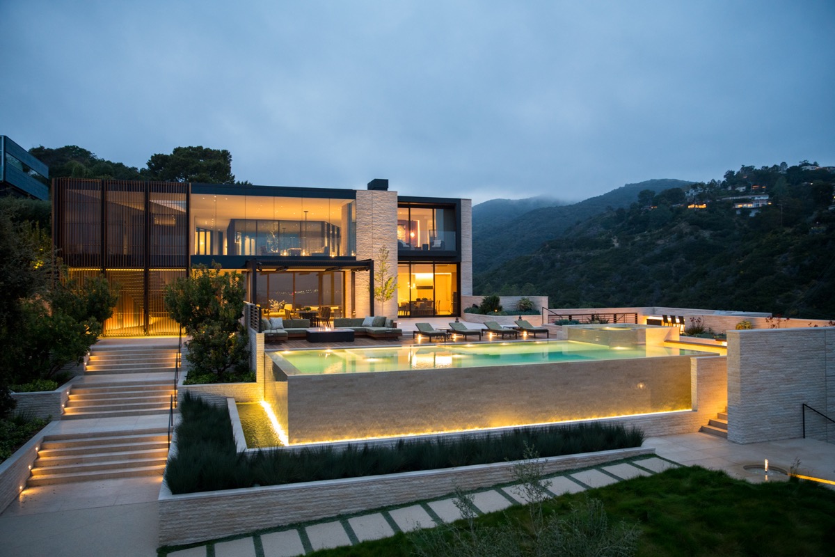 luxury-house-exterior.jpg (1200×800)