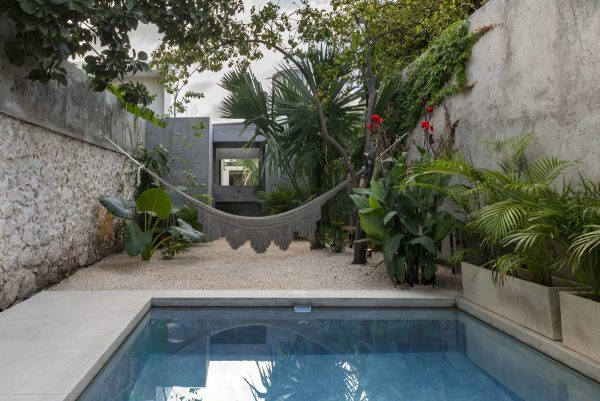 51 Relaxing Poolside Sitting Areas To Daydream About