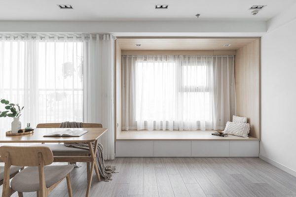 Expanding Modern Interiors With Minimalist White Decor