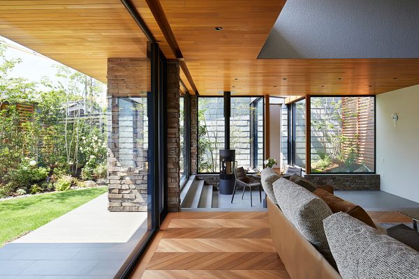 A Modern Japanese House With A Serene Courtyard