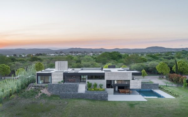 A Monolithic Argentinian House Set In Stone And Concrete [Video]