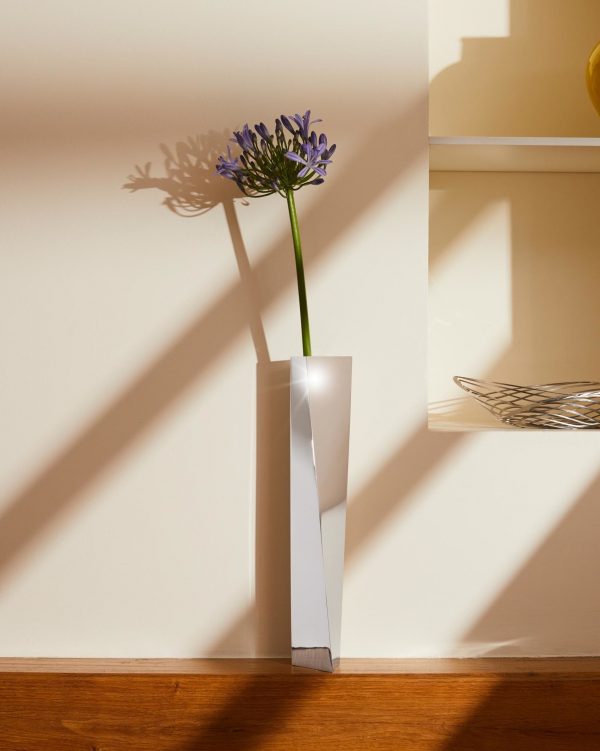 51 Bud Vases for Go-Anywhere Botanical Decor