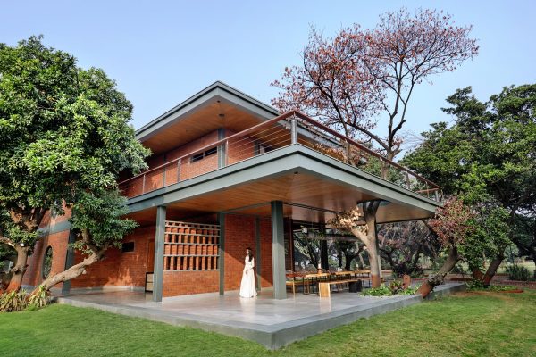 An Exquisite Weekend House In A Sapota Plantation In Northern India [Video]