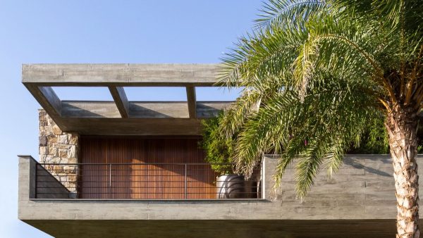 A Brazilian Summer House With Tropical Flourishes [Video]