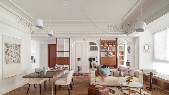 French Neoclassical Interiors With Pleasant Pops Of Colour