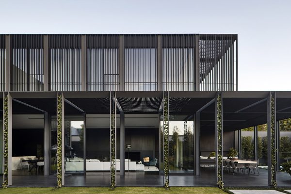 Lushly Landscaped Modern Australian House [Video]