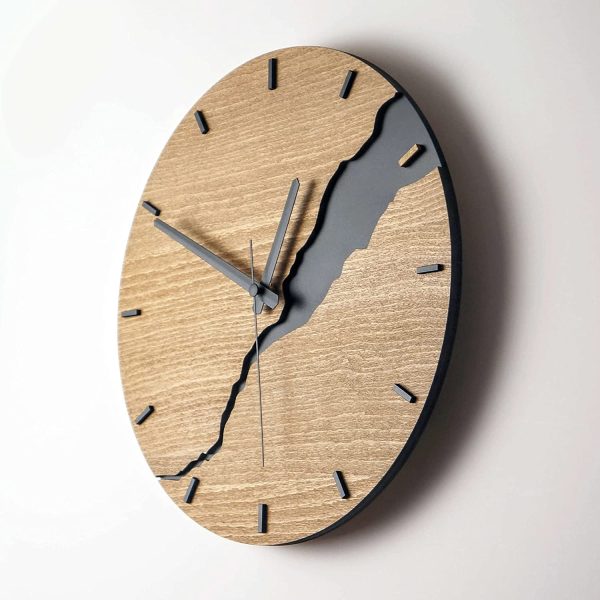 Product Of The Week: Non-ticking Modern Wooden Clock