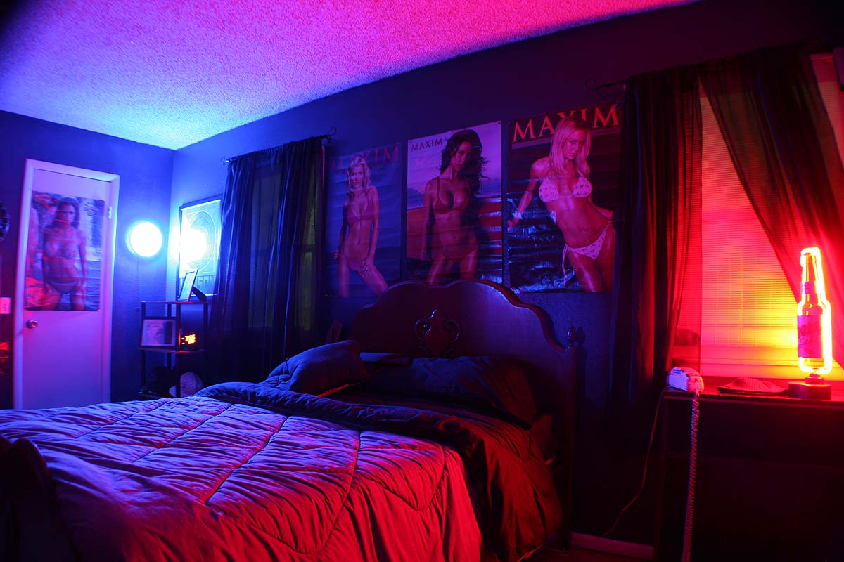 Featured image of post Neon Aesthetic Bedroom Boys - Included are aesthetic clothes, attitude, items, filters, feed, and more!