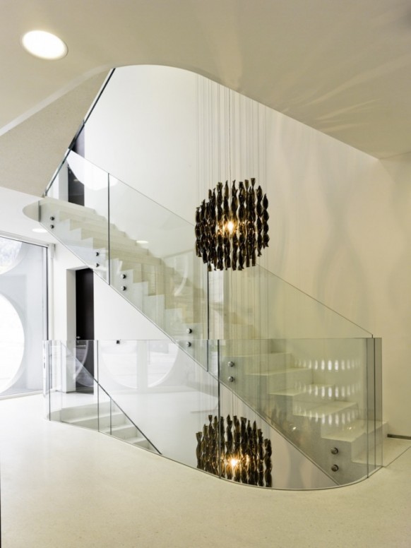 diseño moderno de escalera blanca