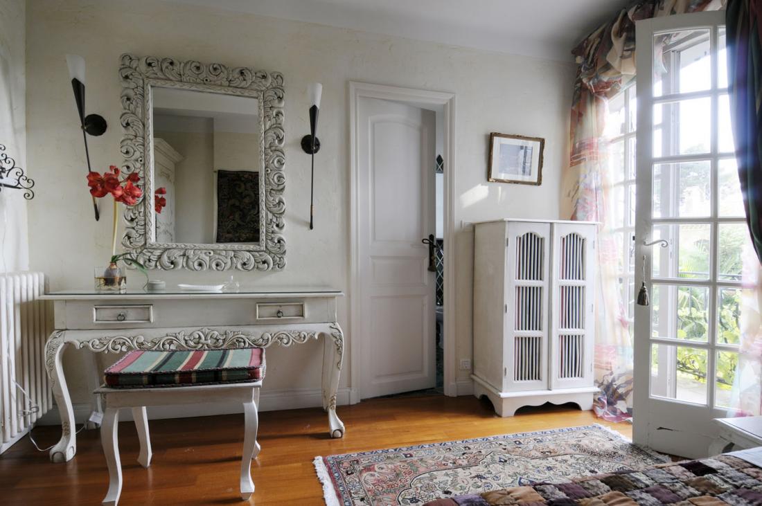 Bedroom single french country interiors accessorizing ...