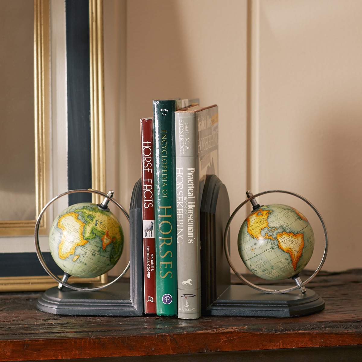 Home Living Room Decoration Globe Bookends Study Decoration Desktop Books Storage Books Lovers Gifts 