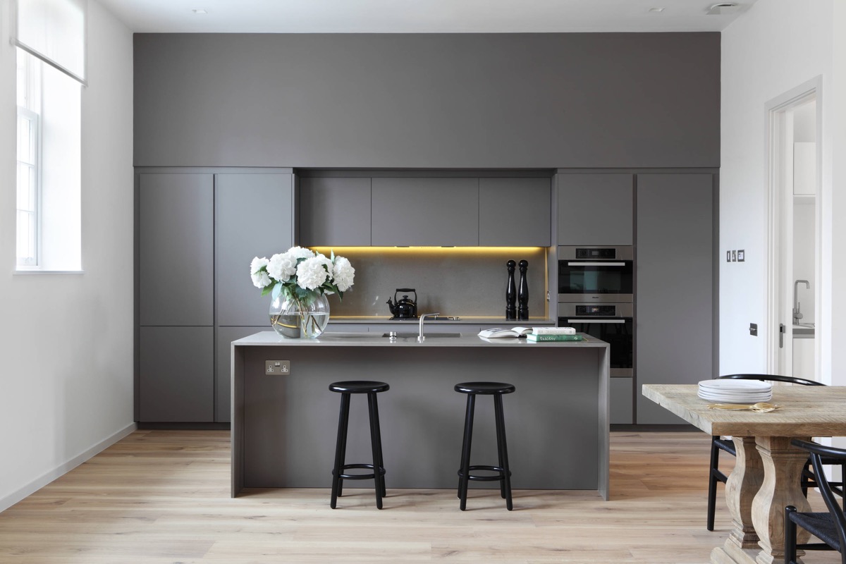18 Gorgeous Grey and White Kitchens that Get Their Mix Right