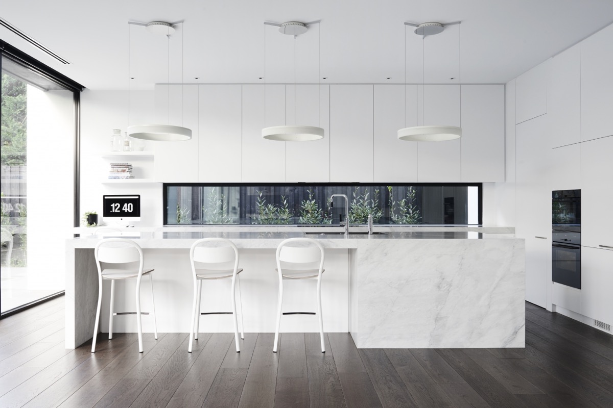 30 Modern White Kitchens That Exemplify Refinement