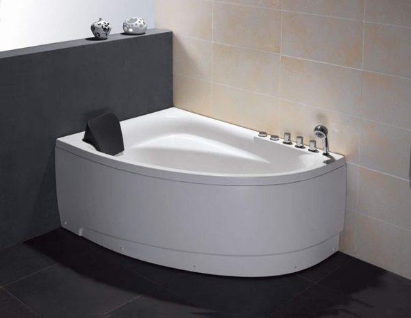51 Bathtubs That Redefine Relaxation, Mobile Home Corner Bathtub Design