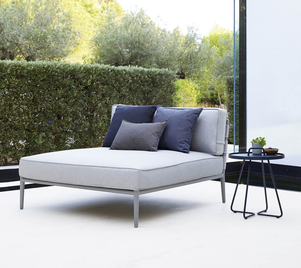 Outdoor Rocking Daybed 51 Outdoor Daybeds for Indulgent Relaxation Your Way