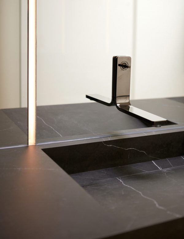 black sink | Interior Design Ideas