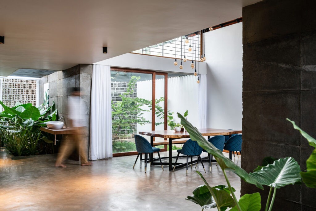A Lush Modern Tropical House In Kerala With Indoor Greenery