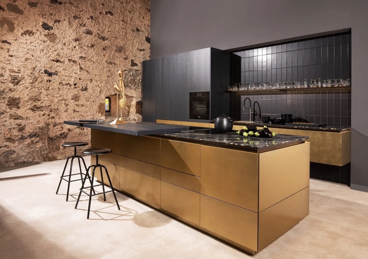 18 Gold Kitchens With Tips And Accessories To Help You Design Yours