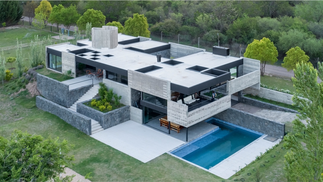A Monolithic Argentinian House Set In Stone And Concrete [Video]