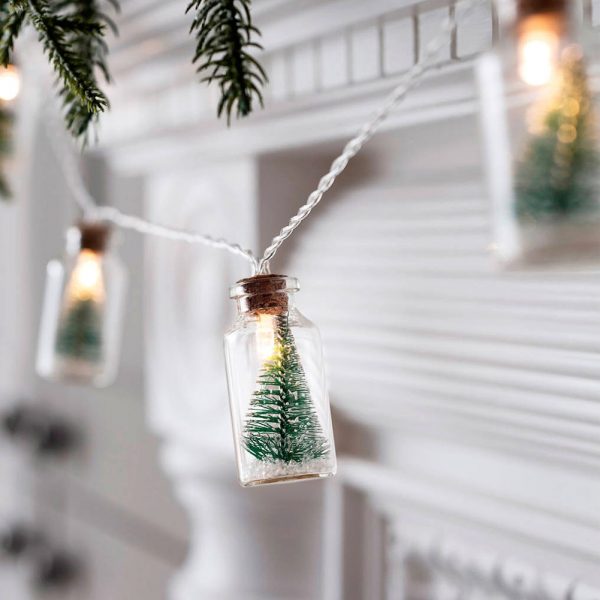51 Christmas Mantel Decor Ideas For A Festive Holiday Display - Home And Garden Holiday Decorating Ideas