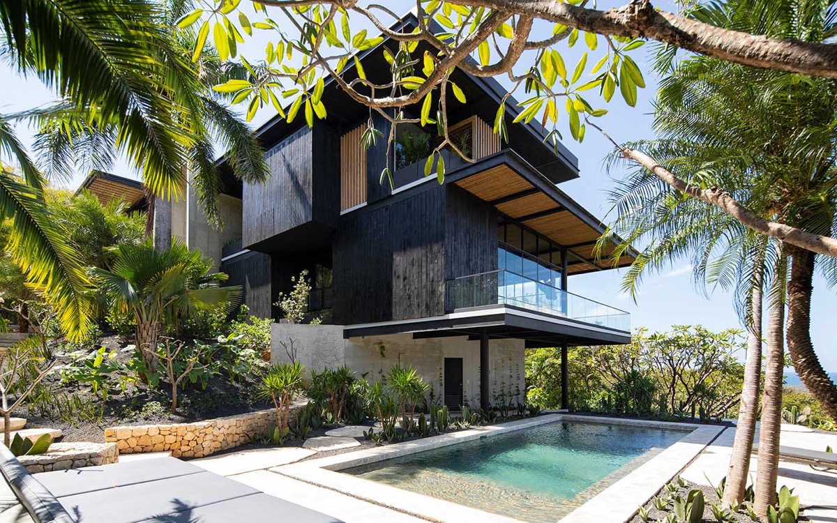 A Costa Rican House With Privileged Views Of The Pacific [Video]
