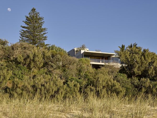 A Calm And Meditative Australian Beach House [Video]