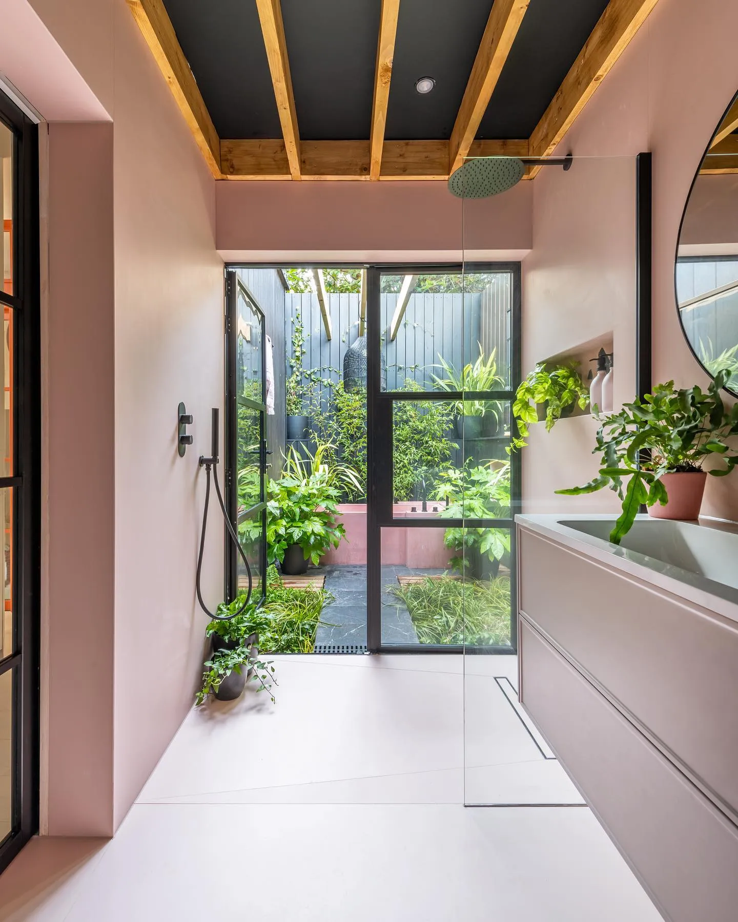 51 diseños de espacios de ducha que son frescos y modernos