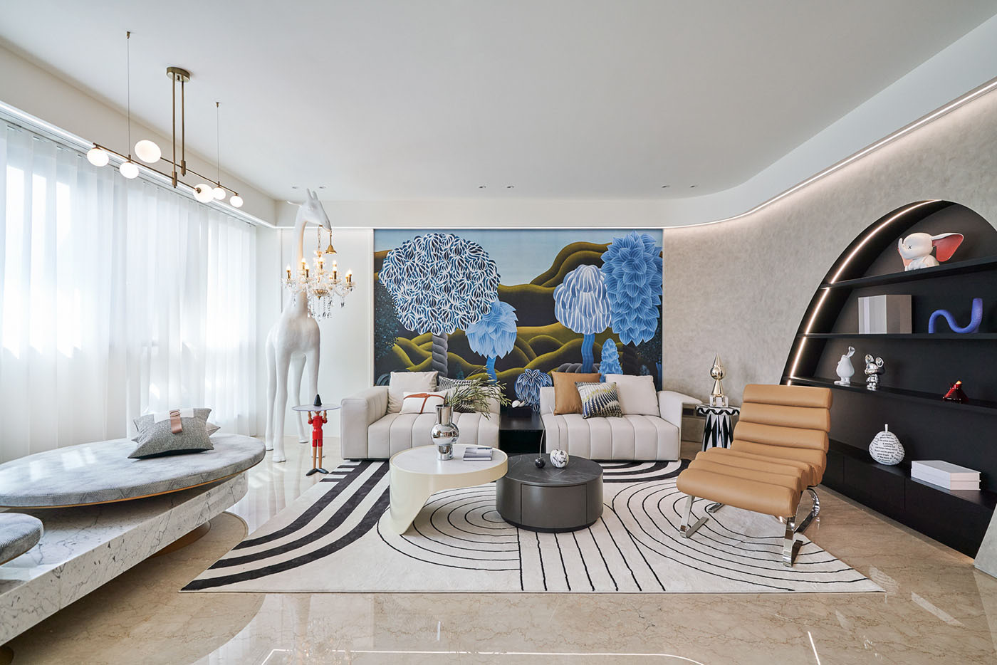 Fantastical Interior Decor With Captivating Layering